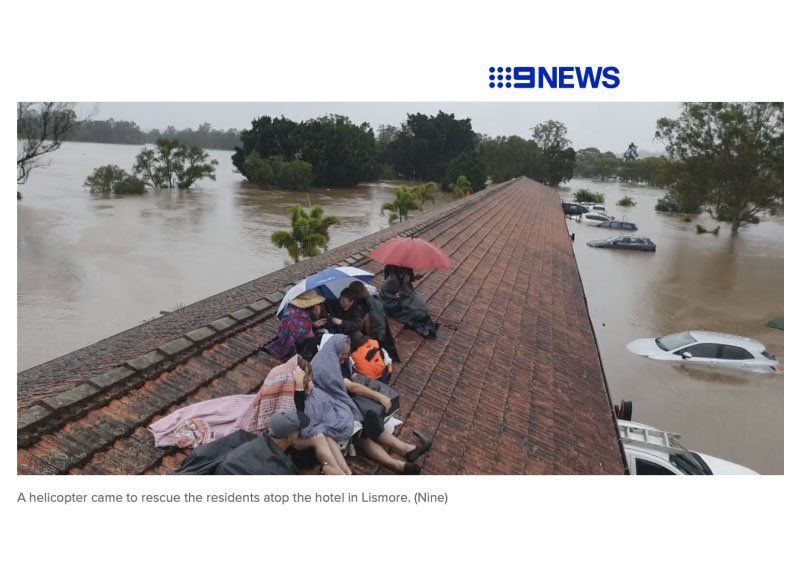 A helicopter came to rescue the residents atop the hotel in Lismore (Nine)